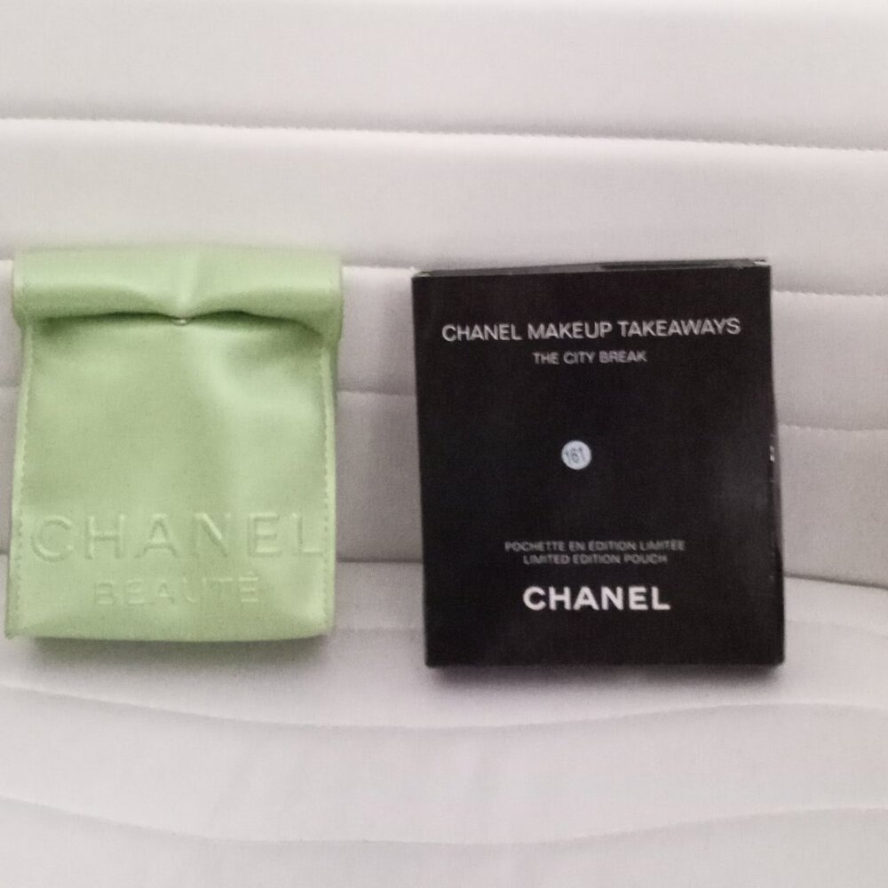 CHANEL MAKEUP TAKEAWAYS POUCH MAKEUP BAG Limited Edition NIB